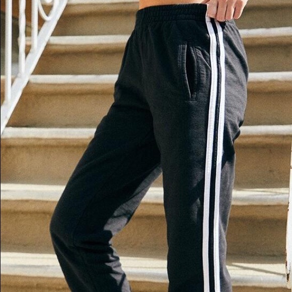brandy melville rosa sweatpants in black - Picture 4 of 4
